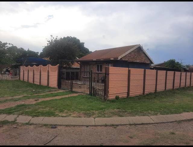 2 BEDROOM HOUSE FOR SALE IN LEEUHOF